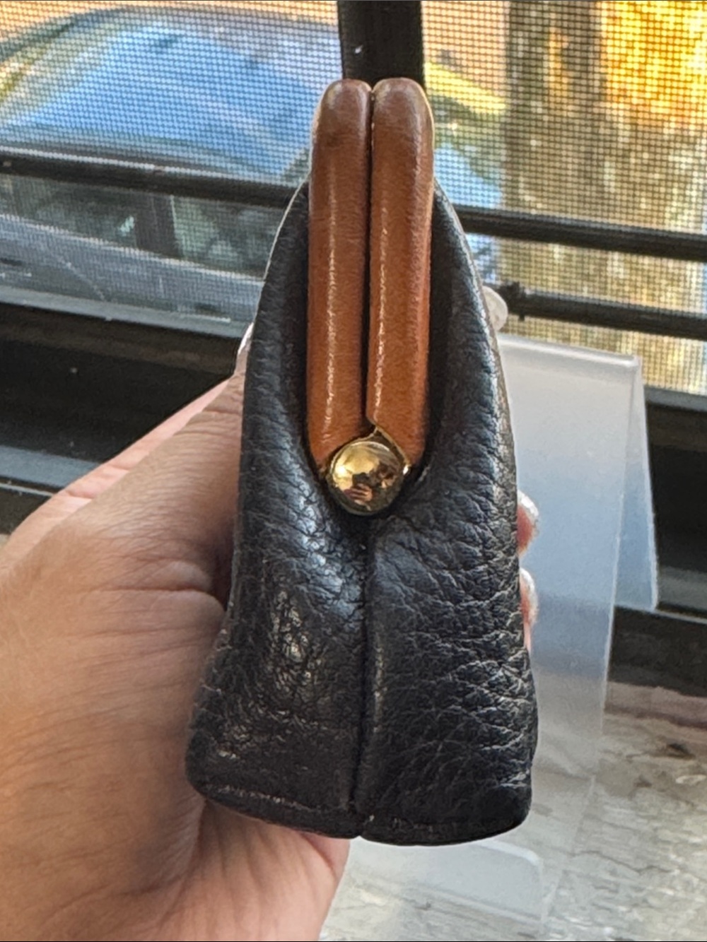 Dooney & Bourke vintage coin Kiss-Lock - Picture 3 of 12